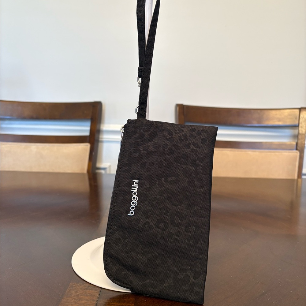 Baggallini Wristlet